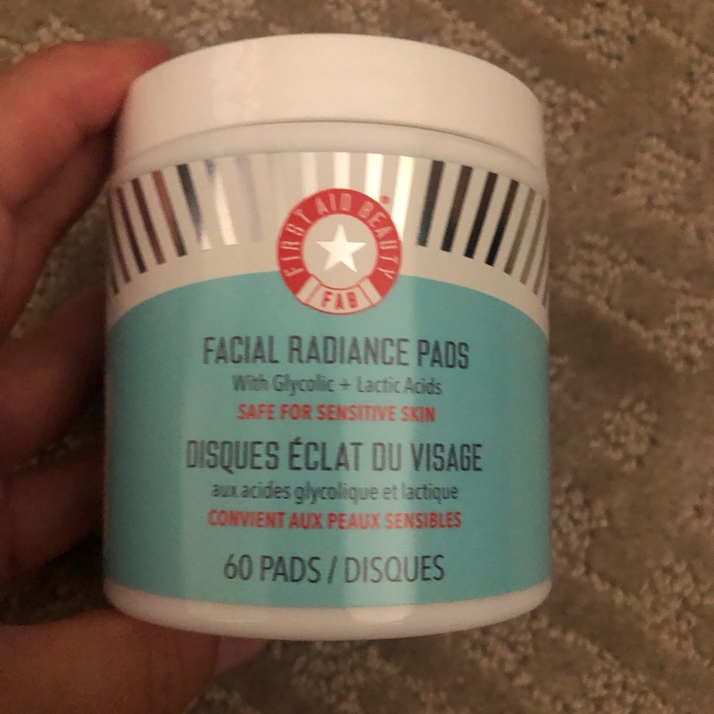 First Aid Beauty FAB Facial Radiance Pads with Glycolic + Lactic Acids 60 pads
